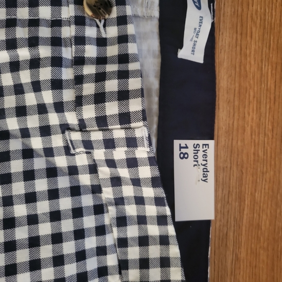 NWT OLD NAVY Everyday Mid-Rise Shorts Size 18 - Picture 2 of 2